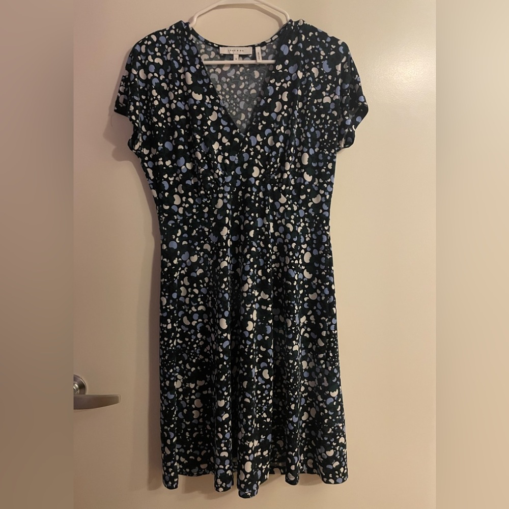 No wrinkle, machine wash, flattering dress - easy to pack - size 8
